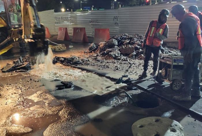 Repara OOAPAS afectación en línea de conducción en zona del Obelisco