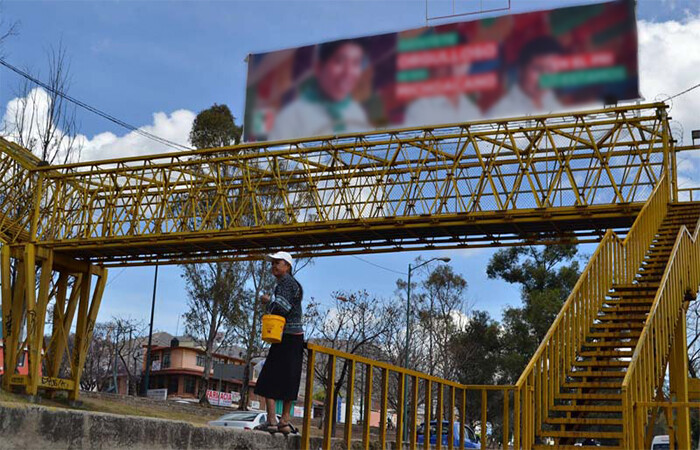 Reparan puentes vehiculares y peatonales con desgaste