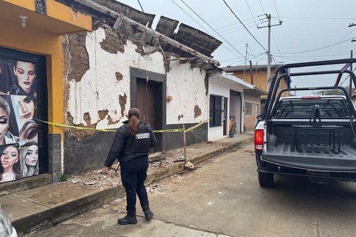 Reportan al menos 25 viviendas afectadas por sismo en Coalcomán y Chinicuila