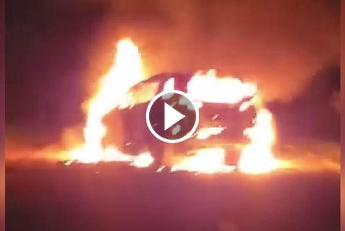 Reportan camioneta inc3ndiada en Zacapu; investigan si fue intencional
