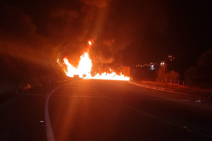 Reportan choque múltiple en la Autopista Siglo XXI; hay un muerto