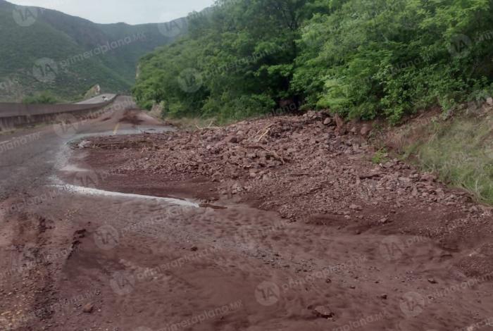 Reportan derrumbes en carretera de Pátzcuaro-Uruapan y Uruapan-Infiernillo