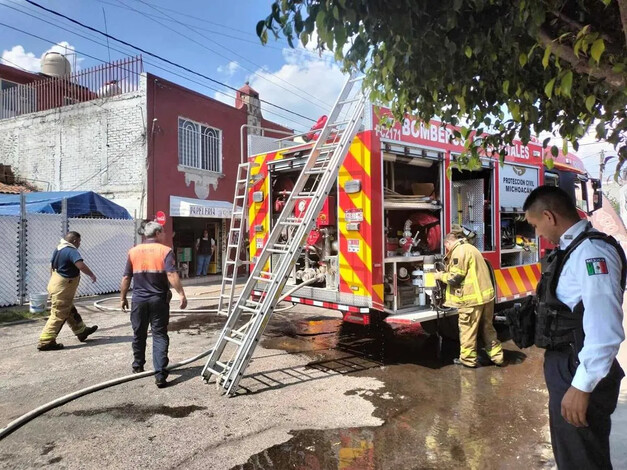 Reportan incendio de casa en Prados Verdes en Morelia