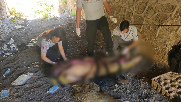 Reportan olores fétidos debajo de un puente y hallan a hombre herido, en Apatzingán