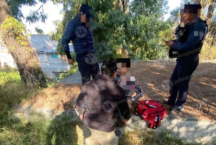Resc4tan a un hombre de c4er en barranco de Zitácuaro