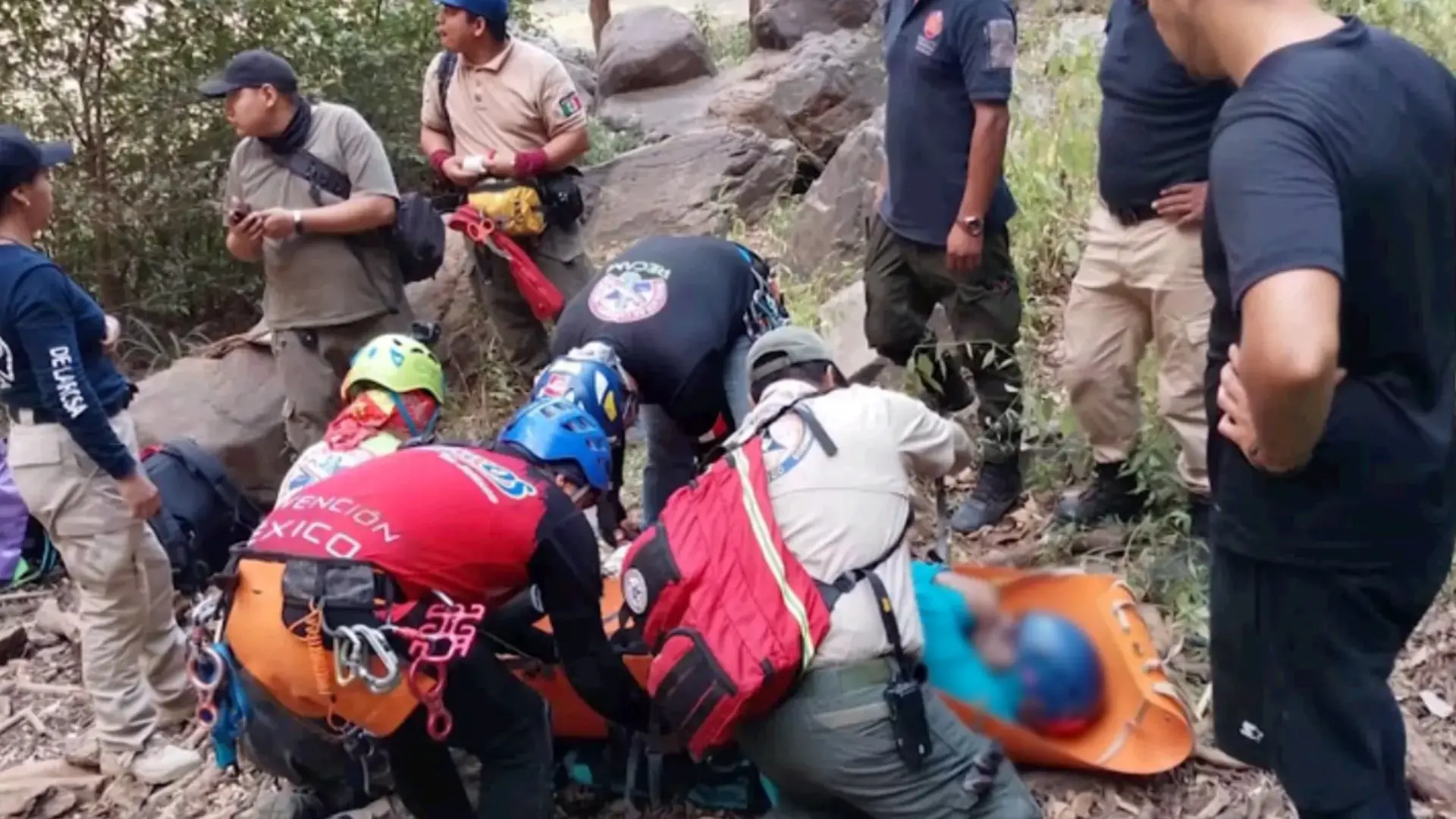 Rescatan a 12 excursionista perdidos en la cascada “El Salto del Nogal” en Jalisco