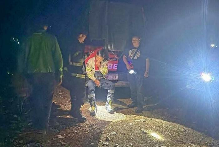Rescatan a dos jóvenes extraviados en el Cerro del Cacique, en Zitácuaro