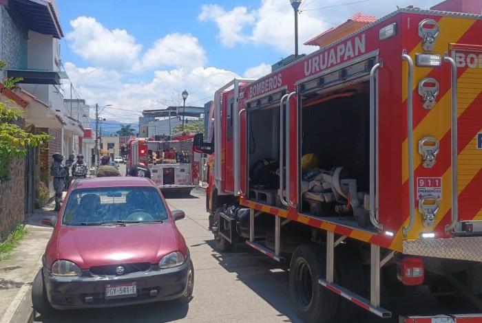 Rescatan a perro y gato de incendio en vivienda de Uruapan