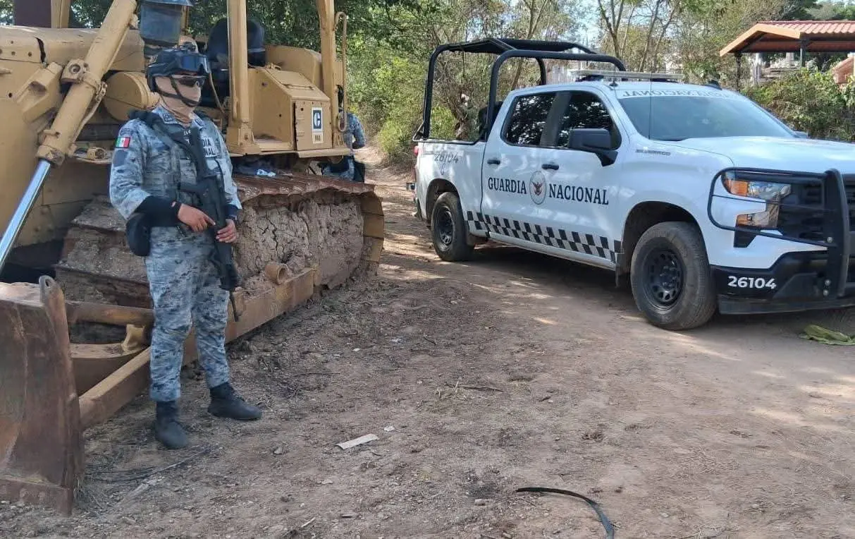 Rescatan mas cuerpos de fosas clandestinas en Concordia, Sinaloa
