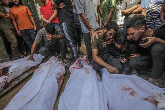 Rescatistas recuperan 77 cuerpos de una misma familia en la ciudad de Gaza