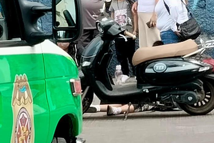 Resultan heridas 2 adolescentes al derrapar su motocicleta, en Zamora