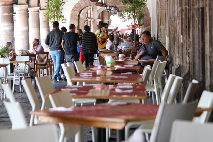 Revisarán ‘con lupa’ condiciones laborales de meseros en restaurantes michoacanos