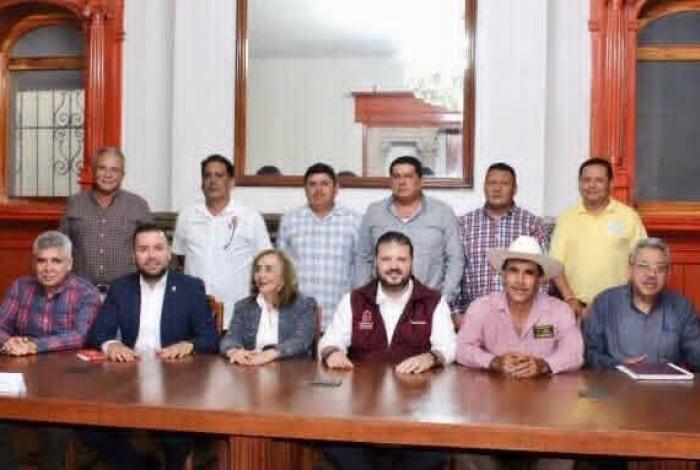 Reyes Galindo atiende mesa de diálogo con productores de arroz de la Tierra Caliente