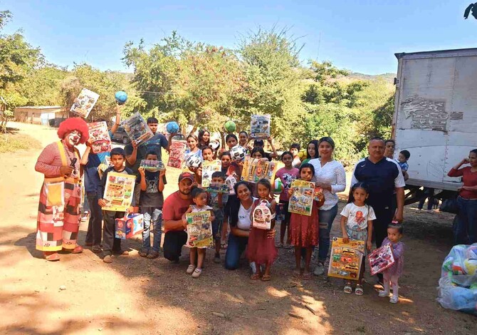 Reyes Magos Continúan Recorrido por Comunidades de LC