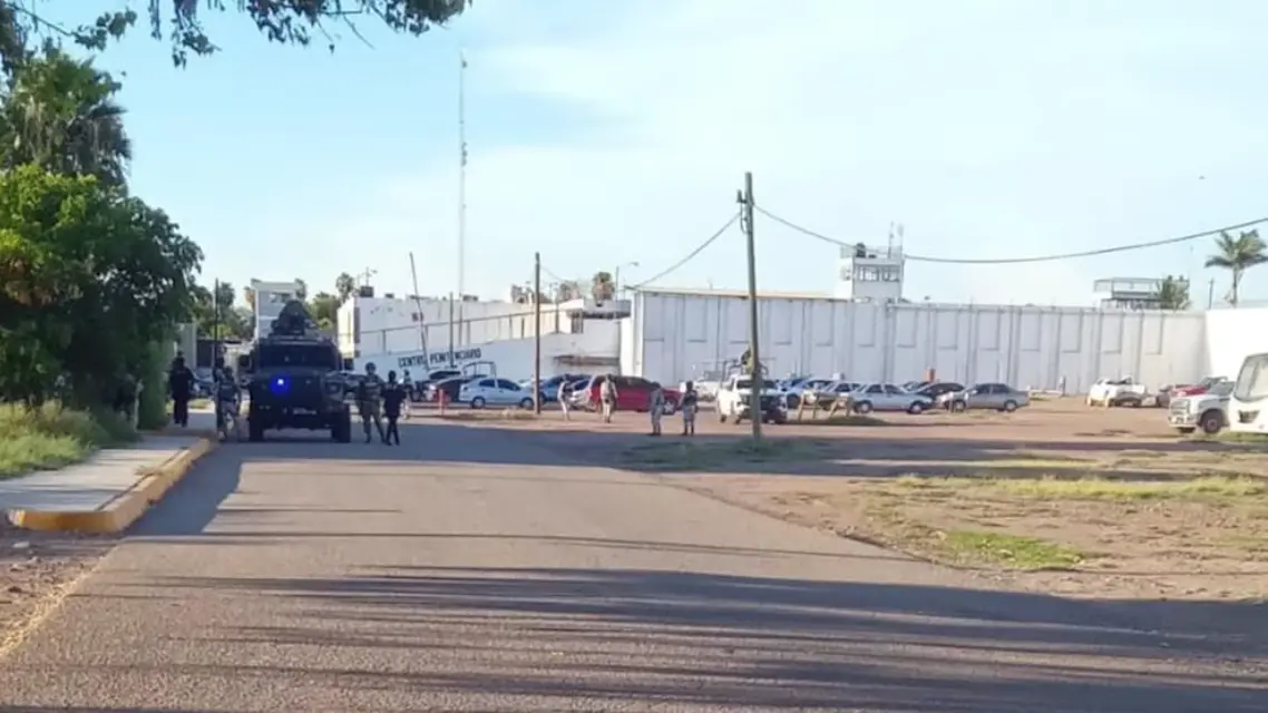 Riña en penal de Sinaloa deja tres muertos y un herido