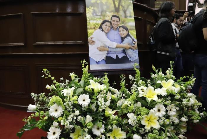 Rinde 76 Legislatura homenaje póstumo a Víctor Mujica, Anayeli Hernández y a su hija