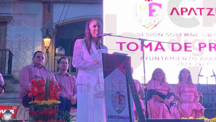 Rinde protesta como presidenta municipal de Apatzingán, Fanny Arreola Pichardo