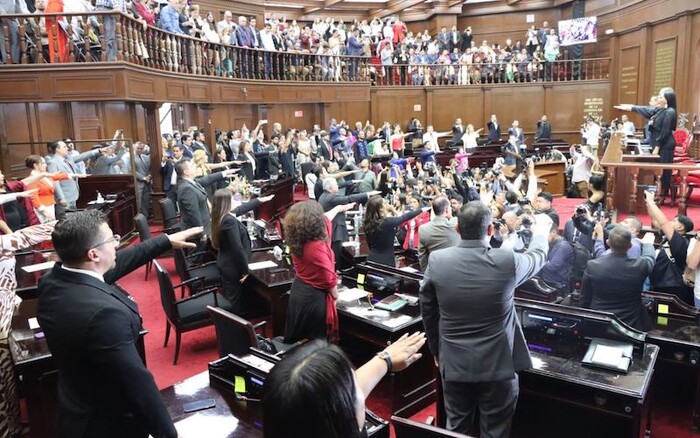 Rinden protesta diputados de la 76 Legislatura de Michoacán