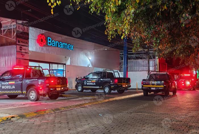 Roban vehículo frente al banco, en la Calzada la Huerta de Morelia