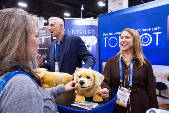Robots de compañía acaparan la atención en feria tecnológica CES 2026