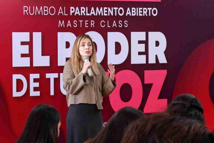 Rumbo al Parlamento Abierto, organiza Brissa Arroyo el taller El Poder de tu voz