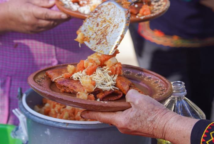 Saborea en Tacícuaro la Feria de la Enchilada
