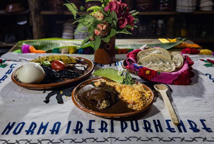 Sabores que cuentan historias: Recorre la ruta de las cocineras tradicionales