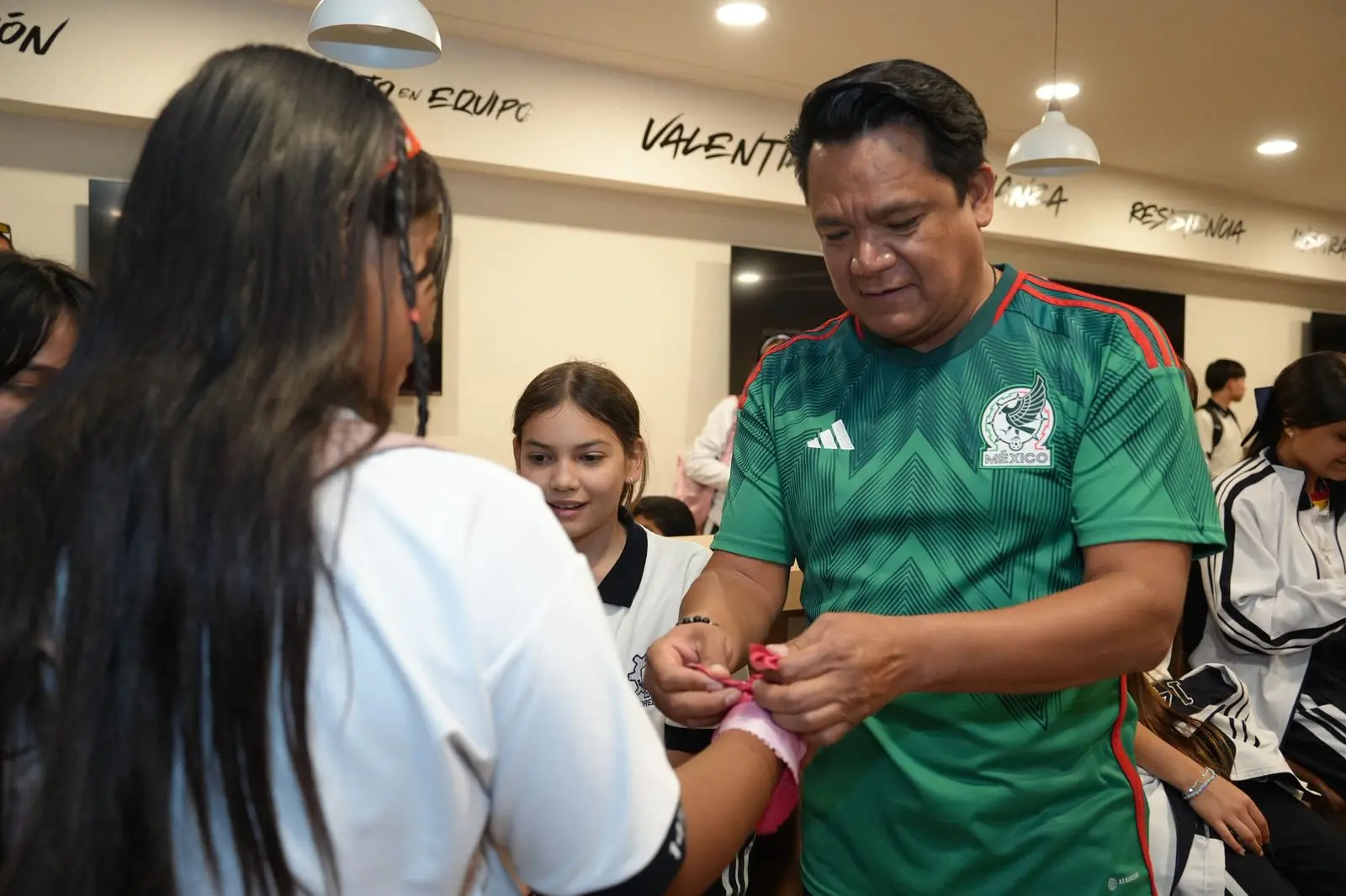 “Sácale la Roja al Delito” reúne a estudiantes en el Estadio Morelos para fortalecer la prevención