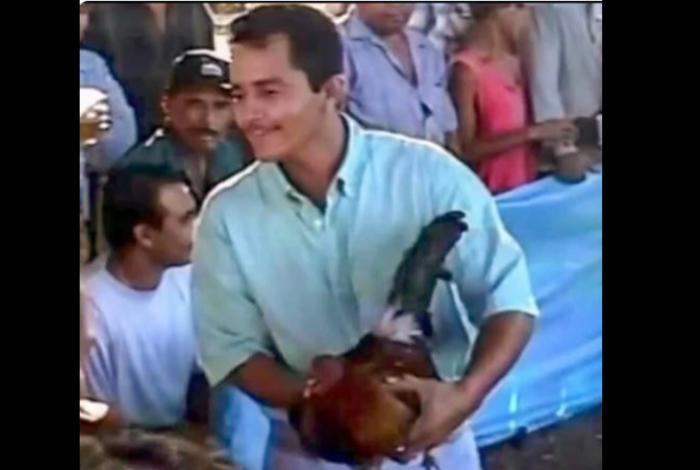 Sale un video presuntamente del Mencho en una pelea de gallos; sin poquísimas las imágenes de él