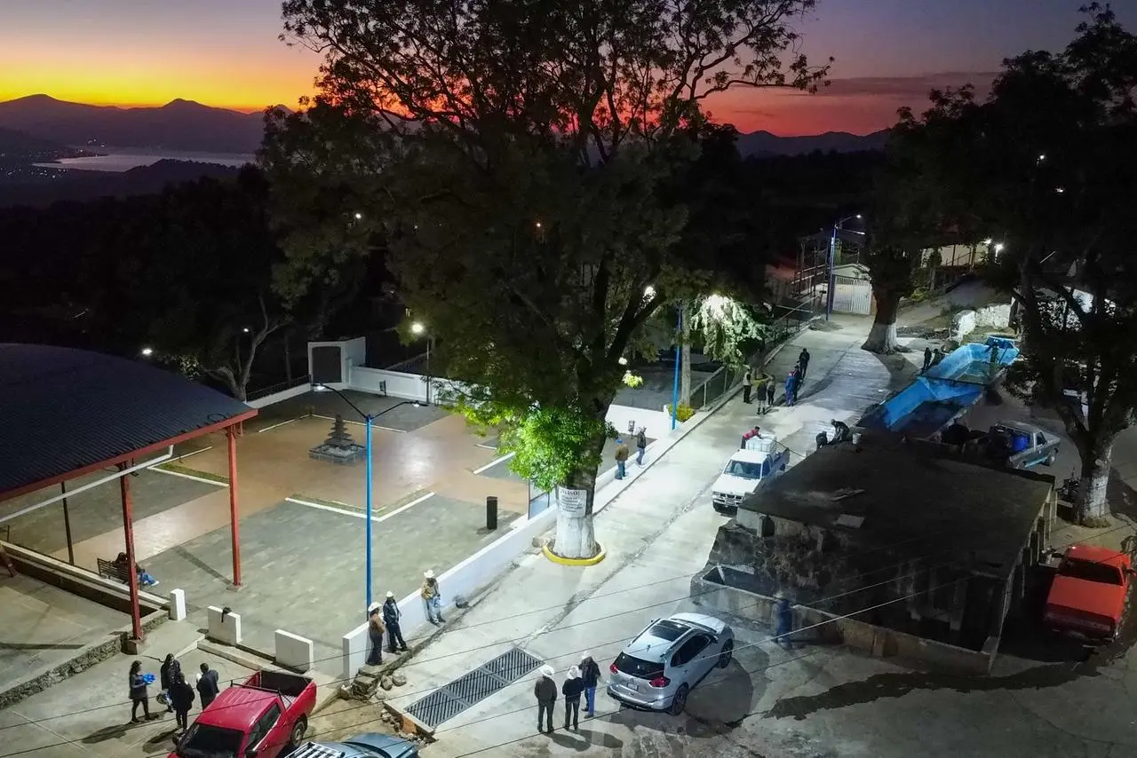 Sanambo estrena iluminación y mejora vial con obras que fortalecen la seguridad: Alma Mireya González