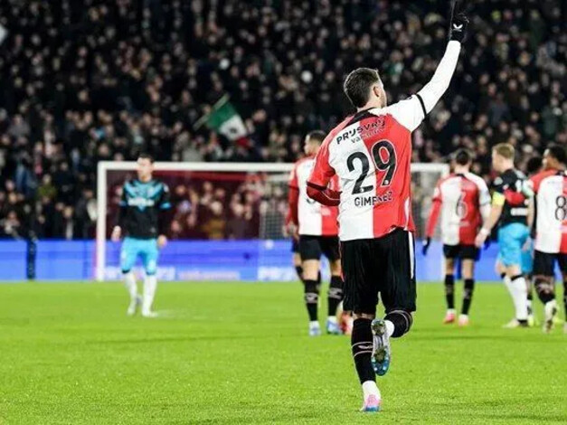 Santiago Giménez sigue encendido, anota hat-trick en la victoria del Feyenoord