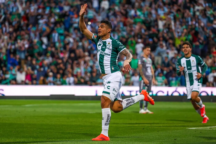 Santos, con remontada sorprendente, vence a León que también pierde el invicto