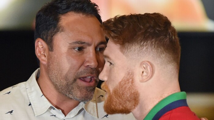 Óscar de la Hoya llama ‘pato pelirrojo mexicano’ al Canelo