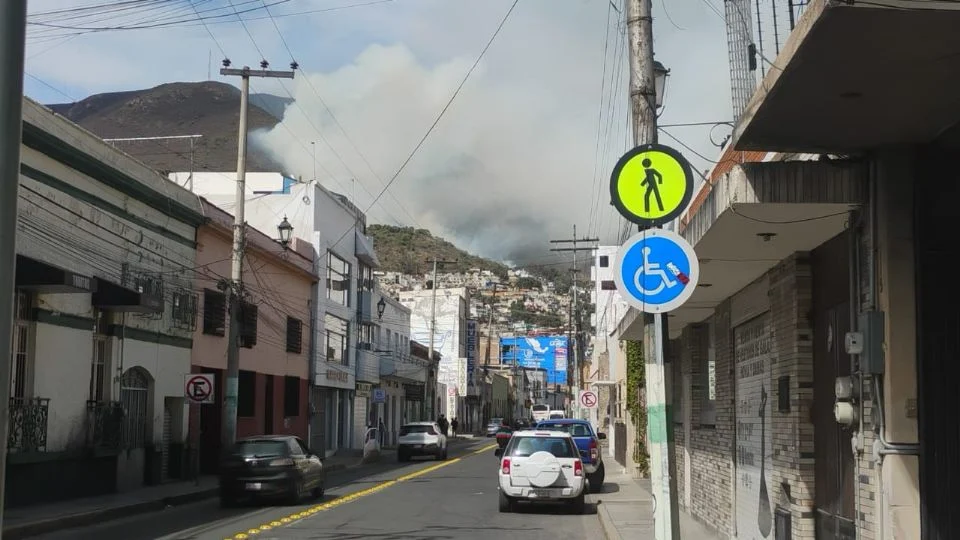 Se consume cerro en Pachuca, Hidalgo por incendio forestal