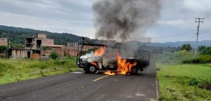 Se desata el caos: Enfrentamientos, bloqueos y quema de vehículos en distintos municipios