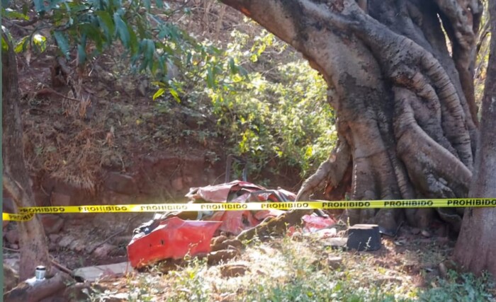 Se desbarranca vehículo en la carretera El Temascal-El Limón; copiloto no sobrevive