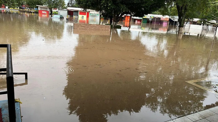 Se desbordan drenes en Morelia, ríos a tope por lluvias