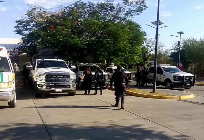 Se enfrentan policías y pistoleros en Parácuaro; hay 5 oficiales heridos