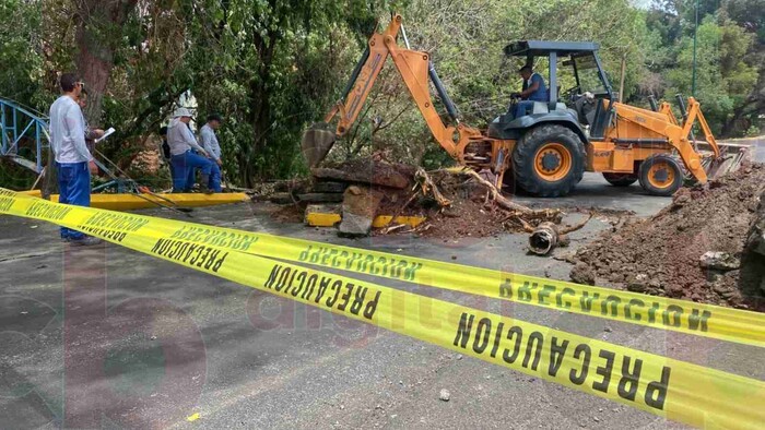 Se hunde la avenida Solidaridad por un socavón