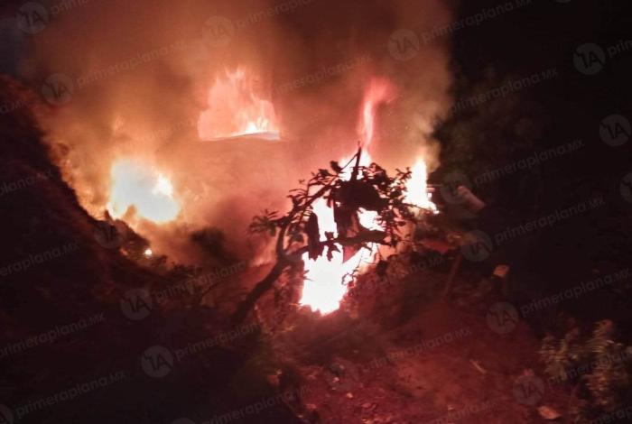 Se inc3ndia domicilio en Zitácuaro; almacenaban productos de reciclaje