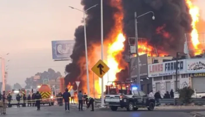 Se incendia bodega en Puebla: evacuan a 300 metros a la redonda