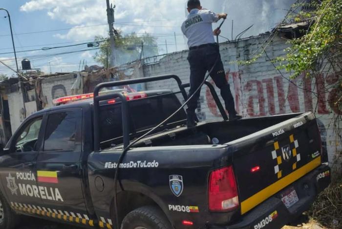 Se incendia domicilio en la colonia Valle de los Manantiales, al norte de Morelia