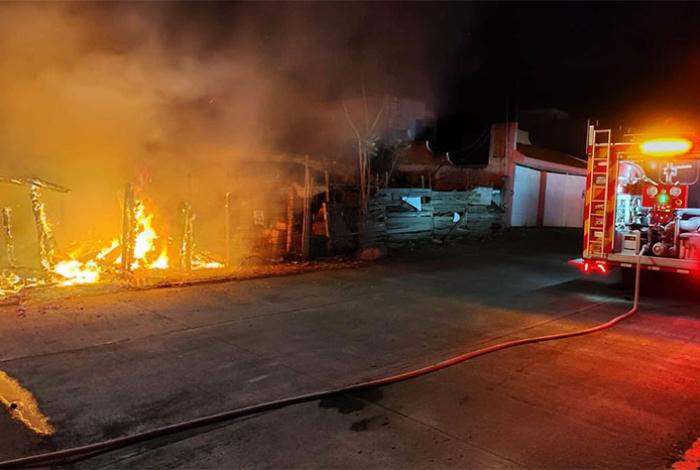 Se incendia domicilio en la colonia Pablo Galeana, en el municipio de Morelia