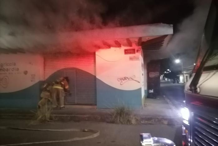 Se incendia negocio de agroquímicos en el Barrio de La Magdalena, Uruapan