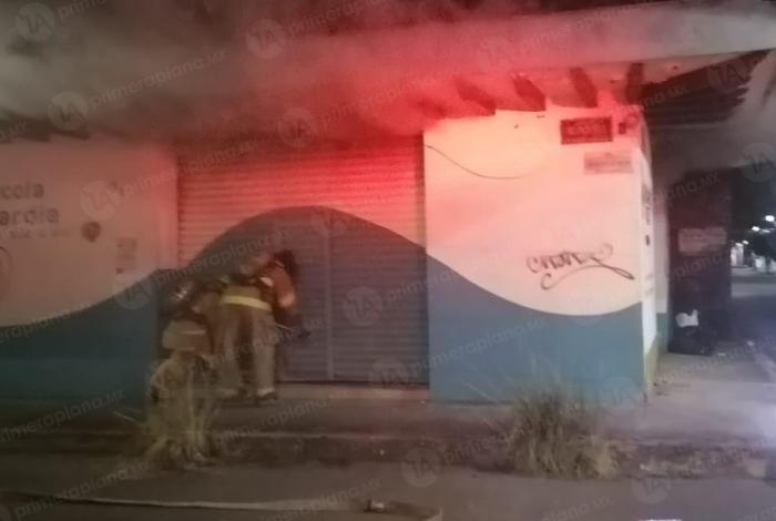 Se incendia negocio de agroquímicos en Uruapan