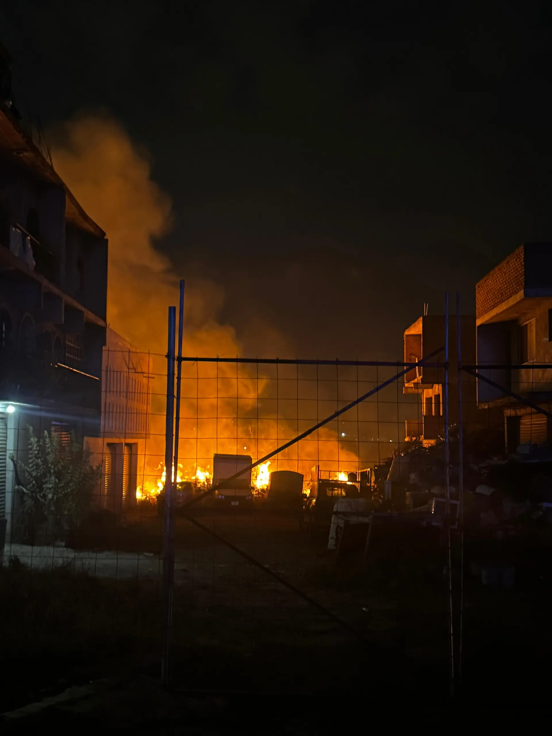 Se incendia taller mecánico en Morelia