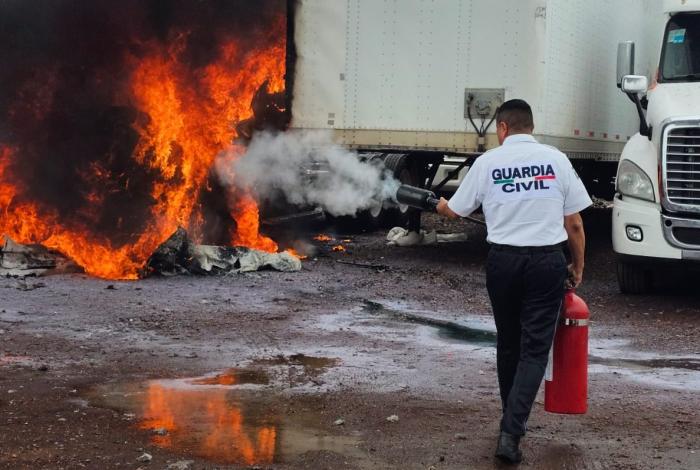 Se incendia torton en instalaciones de Grupo Ortiz; Guardia Civil le hace frente