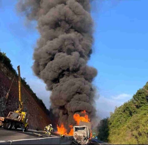 Se incendia tráiler en la Siglo XXI