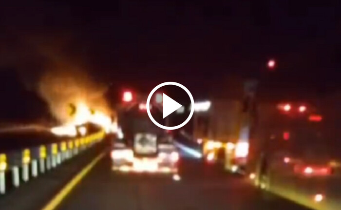 Se incendia tráiler en la autopista de Occidente