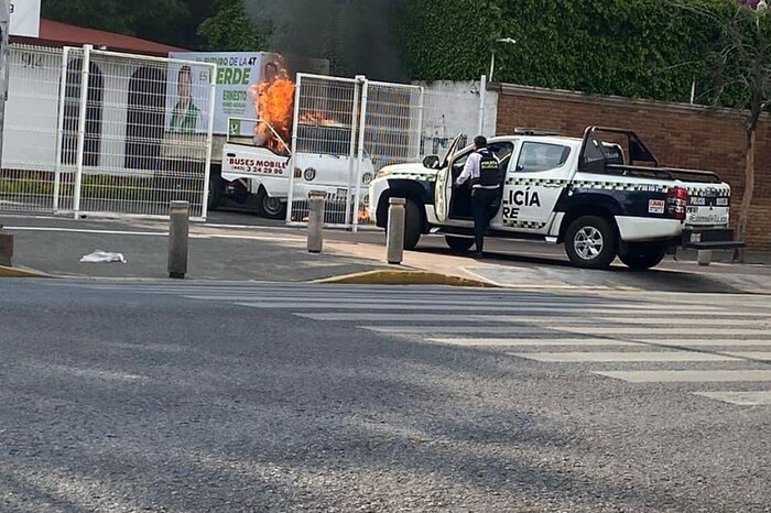 Se incendia un vehículo promocional del PVEM en Morelia